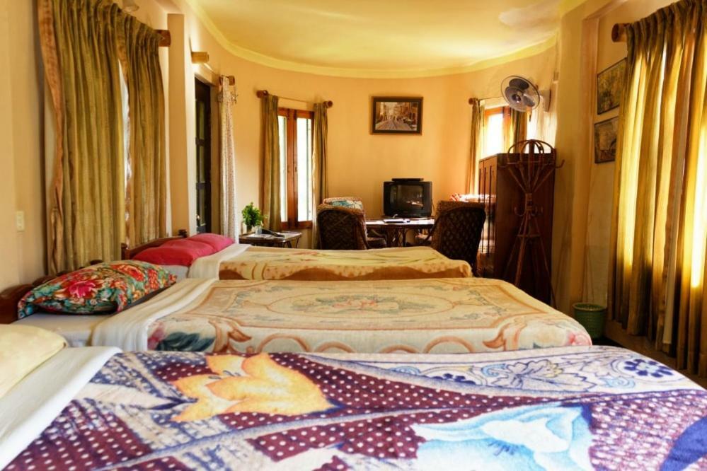 Castle Hotel Pokhara Esterno foto