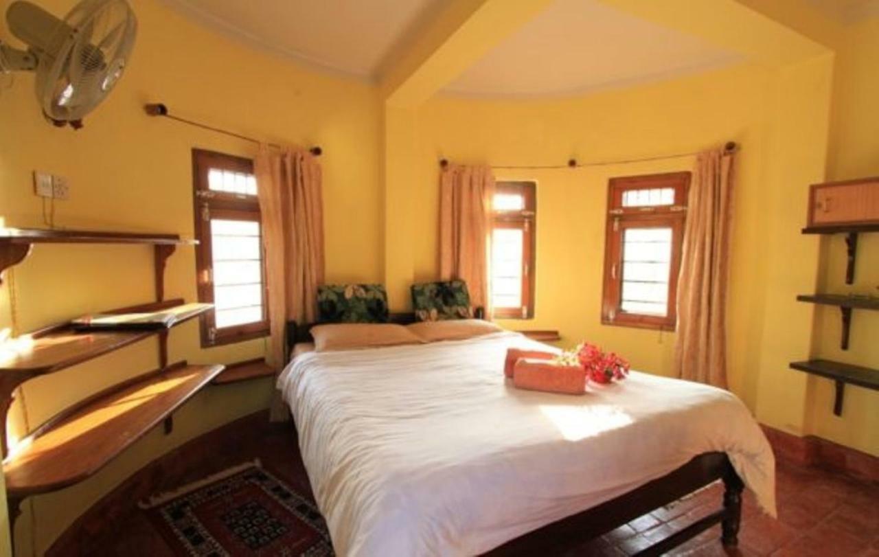 Castle Hotel Pokhara Esterno foto