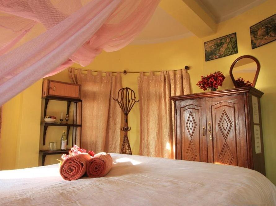 Castle Hotel Pokhara Esterno foto