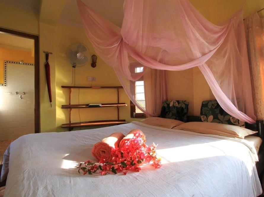 Castle Hotel Pokhara Esterno foto