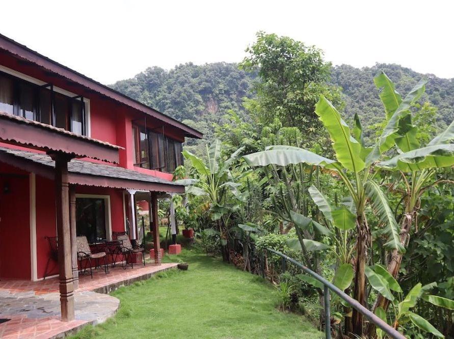 Castle Hotel Pokhara Esterno foto