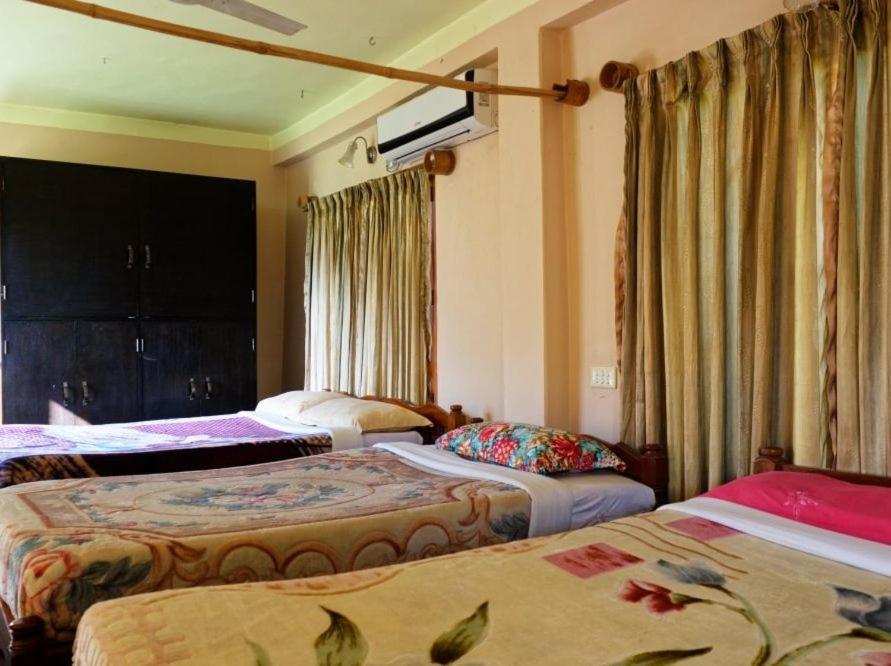 Castle Hotel Pokhara Esterno foto